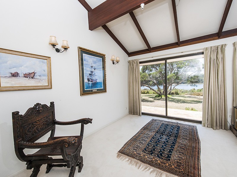 2 Nairn Road, Coodanup WA 6210