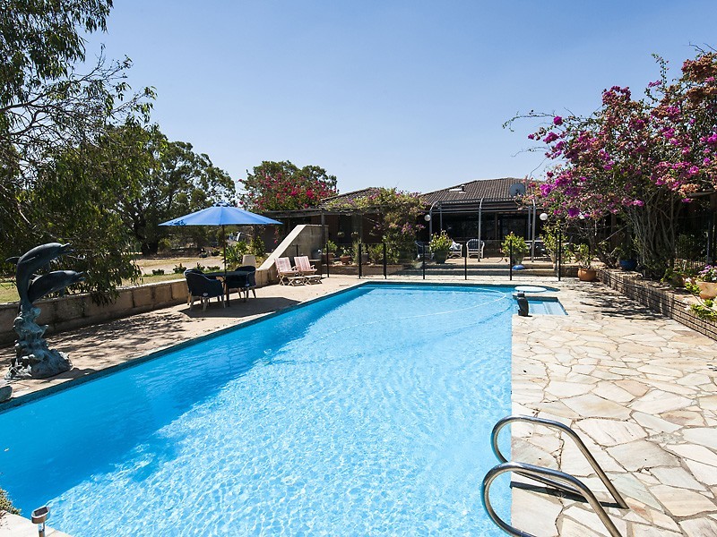 2 Nairn Road, Coodanup WA 6210