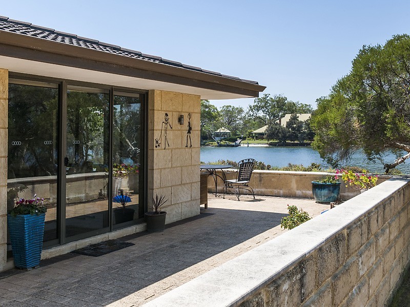 2 Nairn Road, Coodanup WA 6210