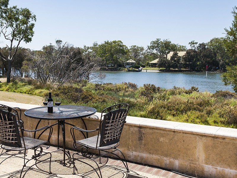 2 Nairn Road, Coodanup WA 6210
