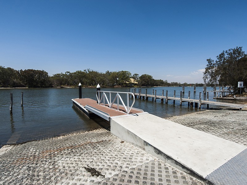 2 Nairn Road, Coodanup WA 6210