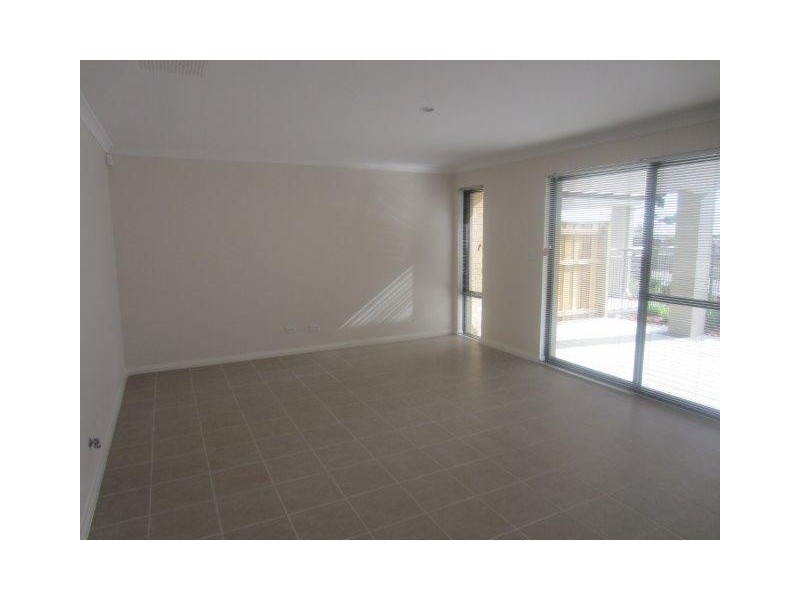 22 Musselbrook Trail, Ellenbrook WA 6069