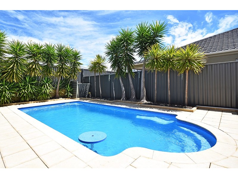 1 Cowra Turn, Aveley WA 6069