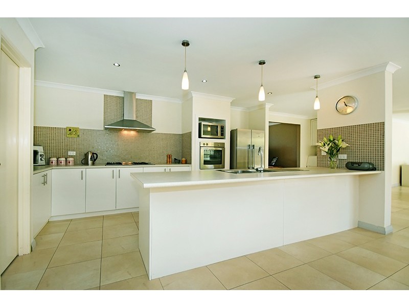 1 Cowra Turn, Aveley WA 6069