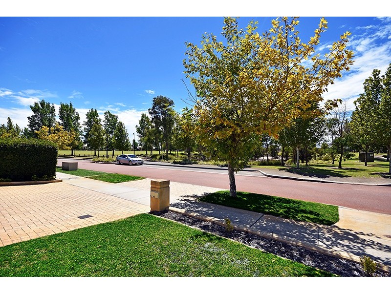 1 Cowra Turn, Aveley WA 6069