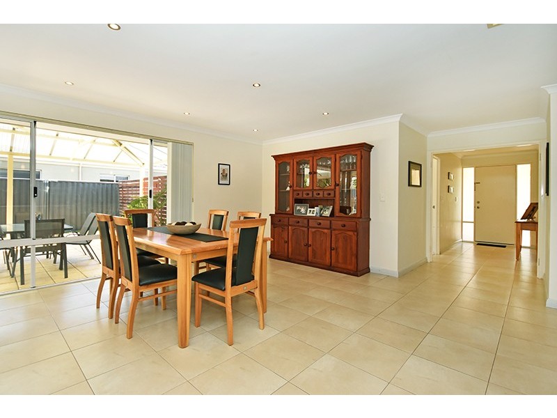 1 Cowra Turn, Aveley WA 6069