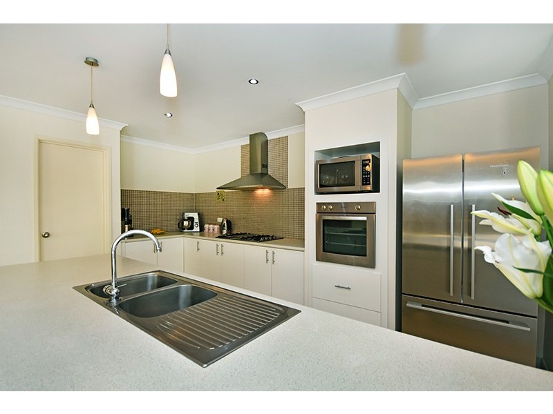 1 Cowra Turn, Aveley WA 6069