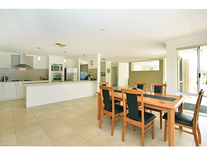 1 Cowra Turn, Aveley WA 6069