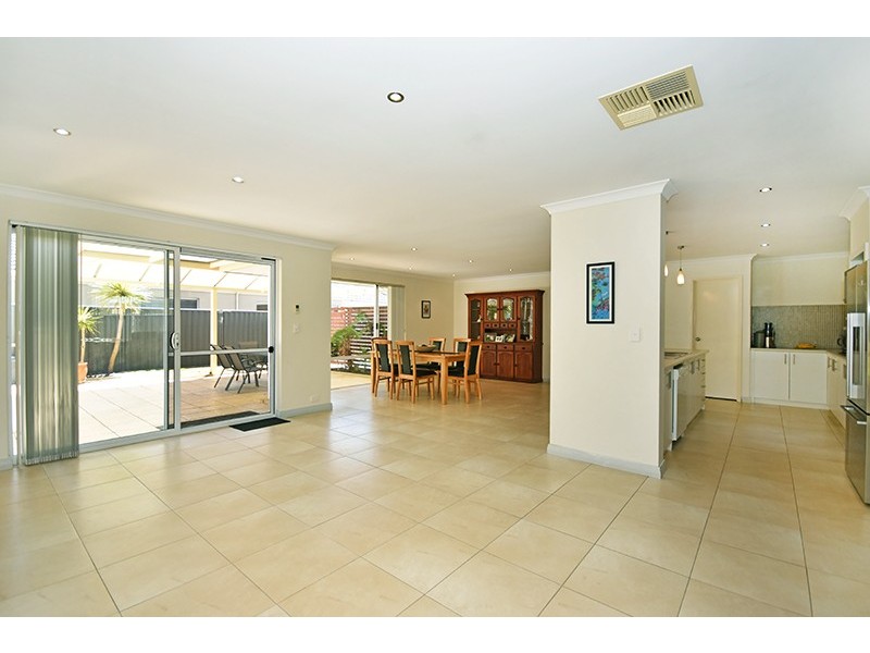 1 Cowra Turn, Aveley WA 6069