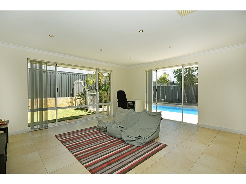 1 Cowra Turn, Aveley WA 6069