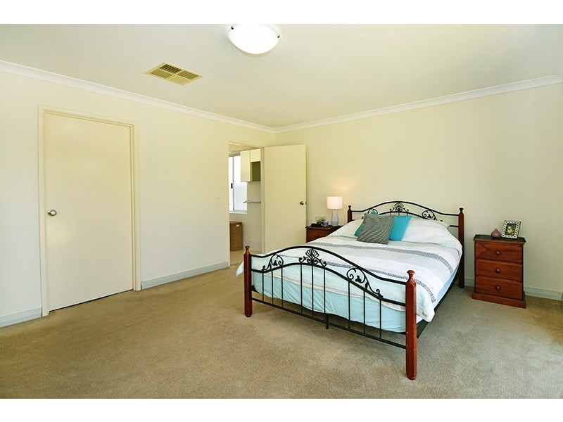 1 Cowra Turn, Aveley WA 6069