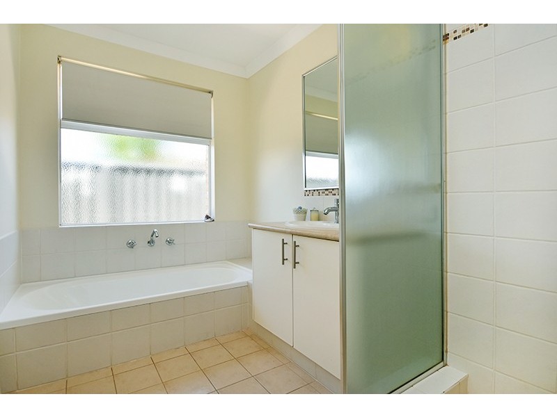 1 Cowra Turn, Aveley WA 6069