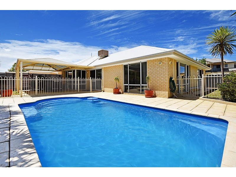 1 Cowra Turn, Aveley WA 6069