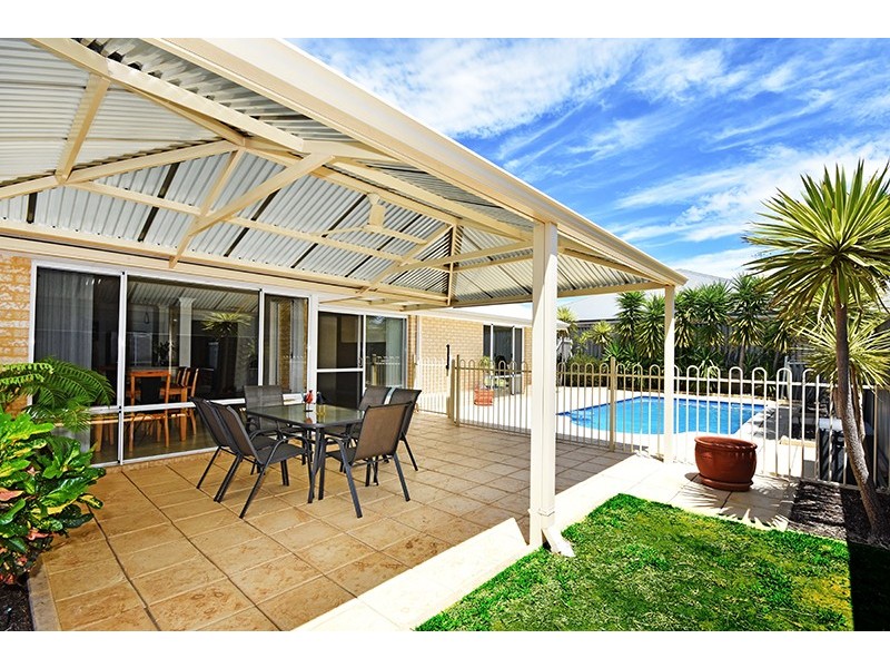 1 Cowra Turn, Aveley WA 6069