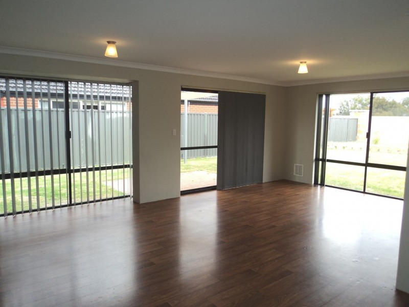 24 TRAVERS WAY, Aveley WA 6069