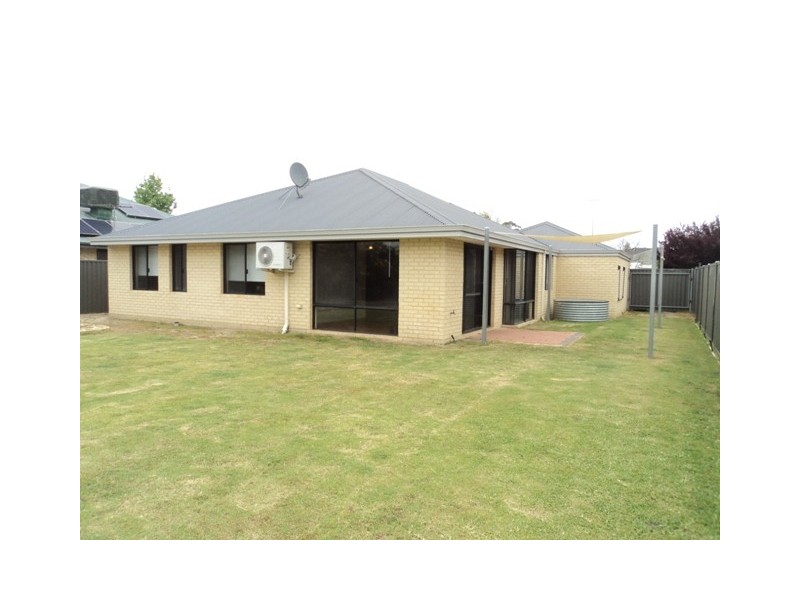 24 TRAVERS WAY, Aveley WA 6069