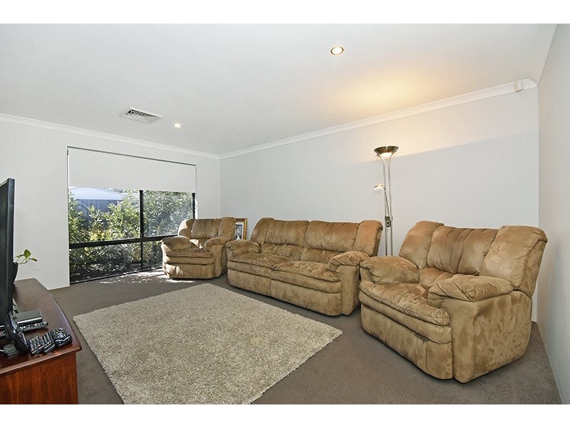 4 Uffizi End, Aveley WA 6069