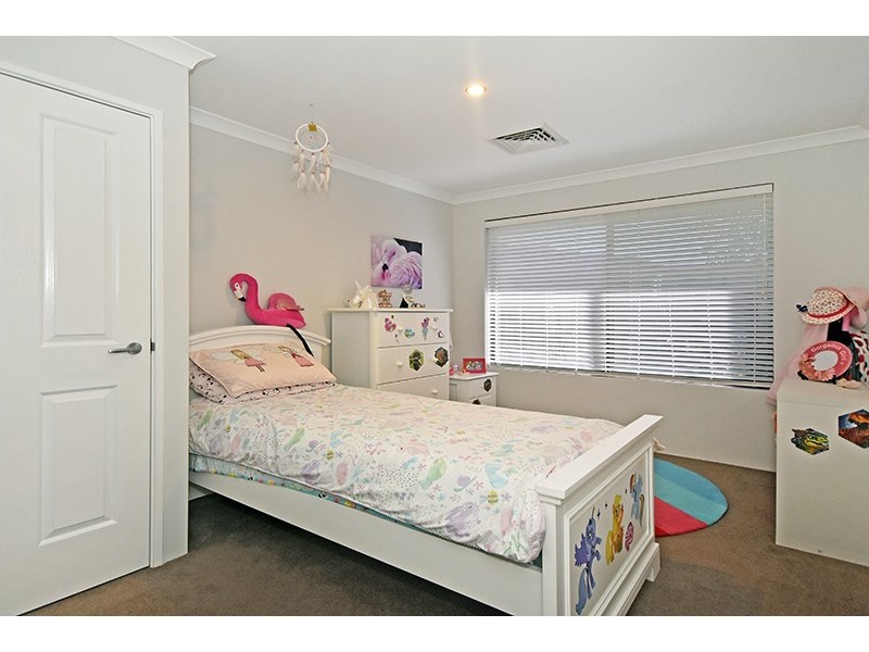 4 Uffizi End, Aveley WA 6069