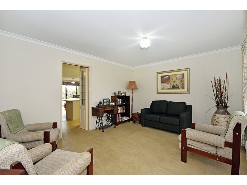 17 Beaufortia Crescent, Ellenbrook WA 6069