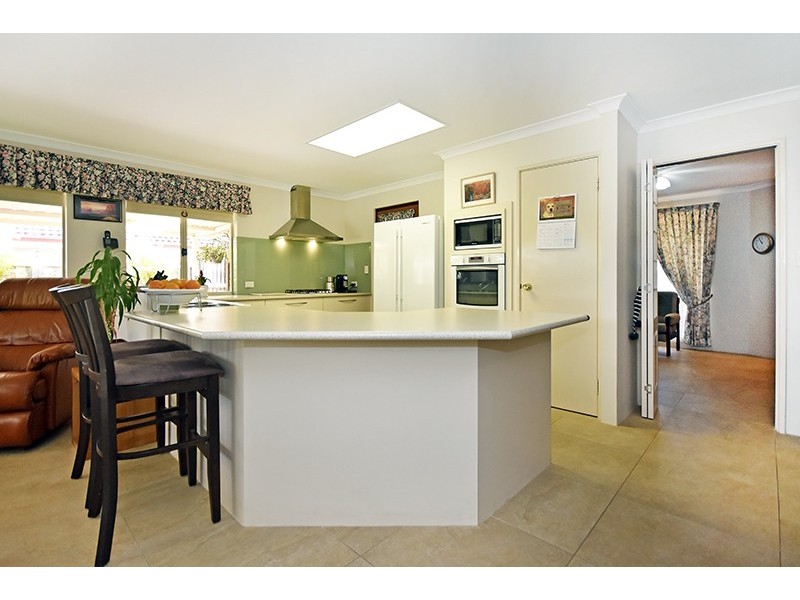 17 Beaufortia Crescent, Ellenbrook WA 6069