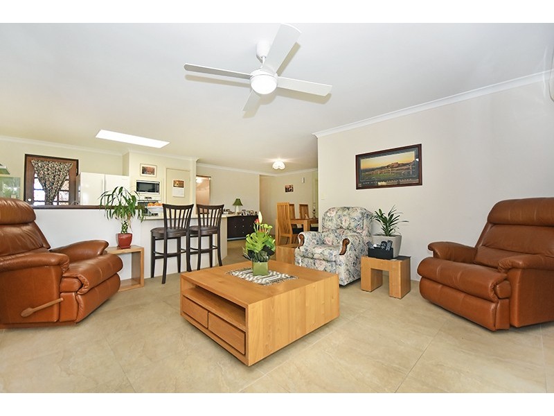 17 Beaufortia Crescent, Ellenbrook WA 6069