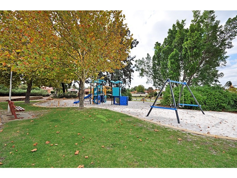 17 Beaufortia Crescent, Ellenbrook WA 6069