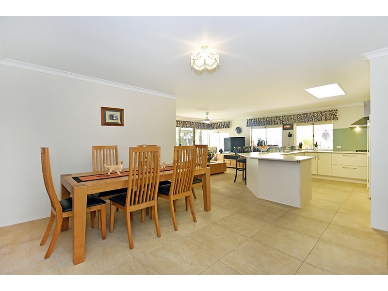 17 Beaufortia Crescent, Ellenbrook WA 6069