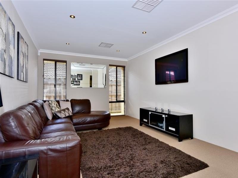 6 Rakich Drive, Ellenbrook WA 6069