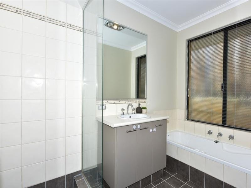 6 Rakich Drive, Ellenbrook WA 6069