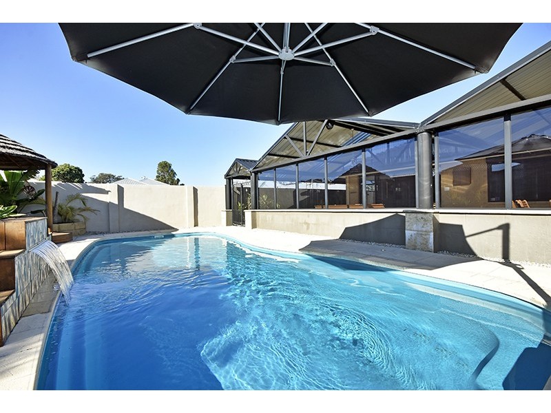 4 Harberton Parkway, Ellenbrook WA 6069