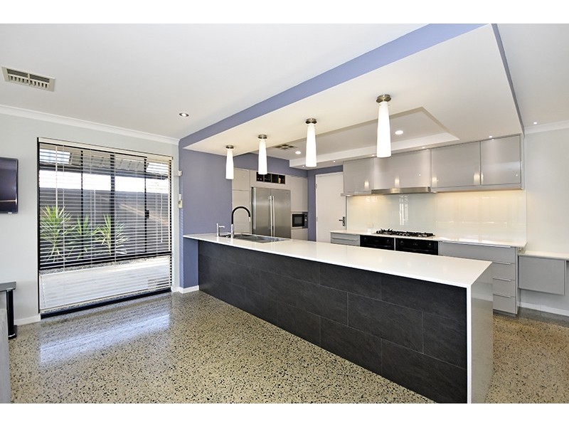 4 Harberton Parkway, Ellenbrook WA 6069