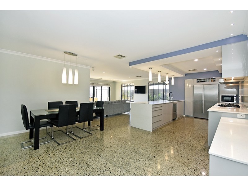 4 Harberton Parkway, Ellenbrook WA 6069