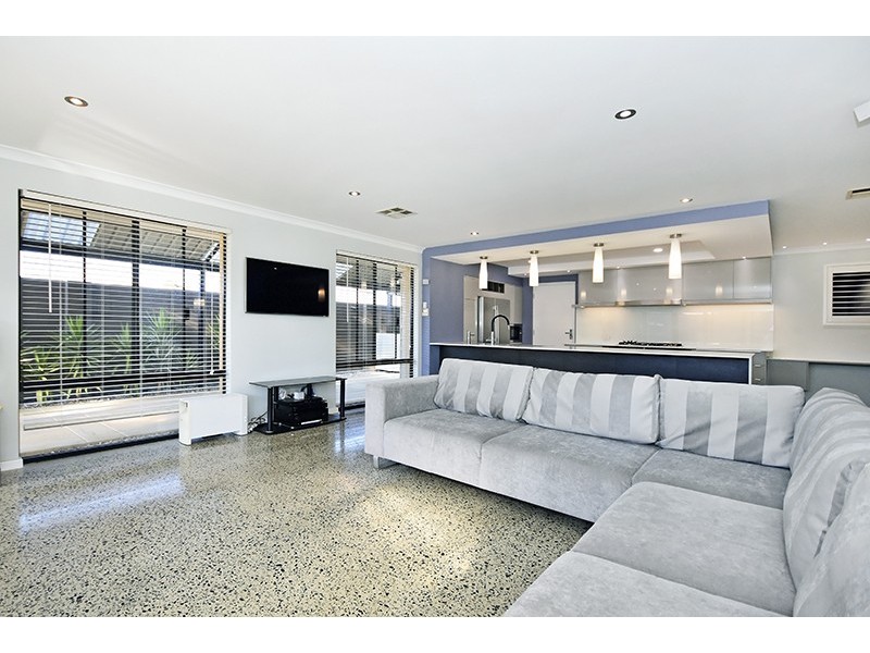 4 Harberton Parkway, Ellenbrook WA 6069