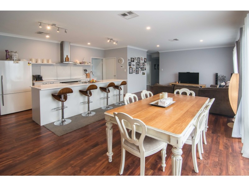 43 Thredbo Drive, Aveley WA 6069