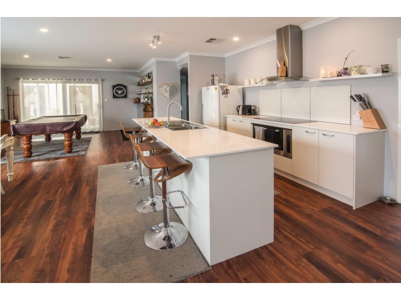 43 Thredbo Drive, Aveley WA 6069