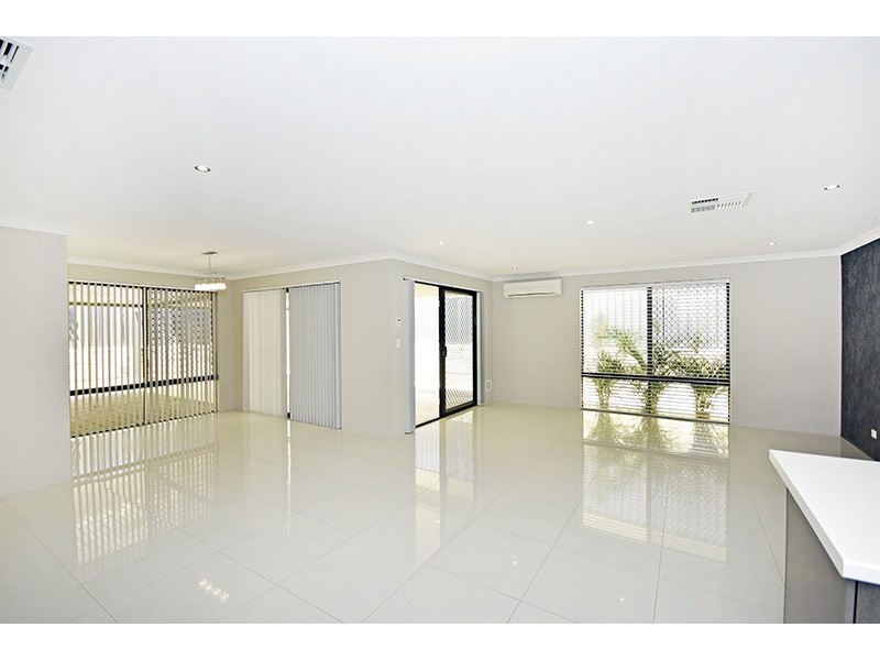 20 Monroe Cross, Aveley WA 6069