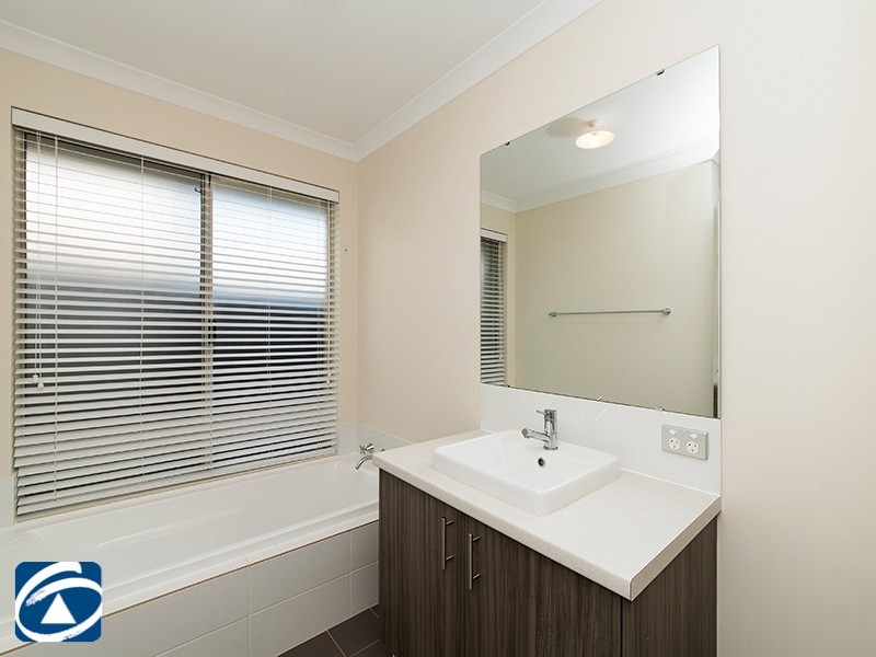 97 Holdsworth Ave, Aveley WA 6069