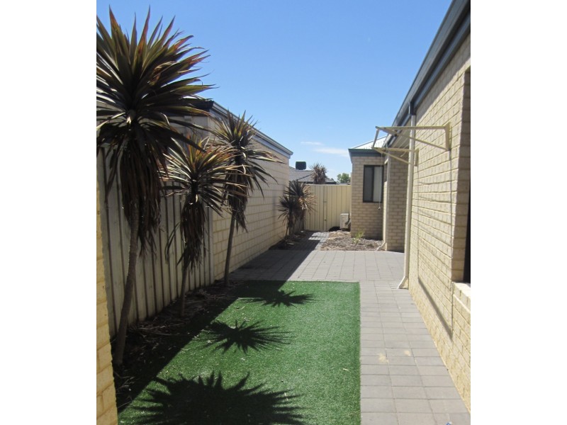 32 Parnham Avenue, Ellenbrook WA 6069