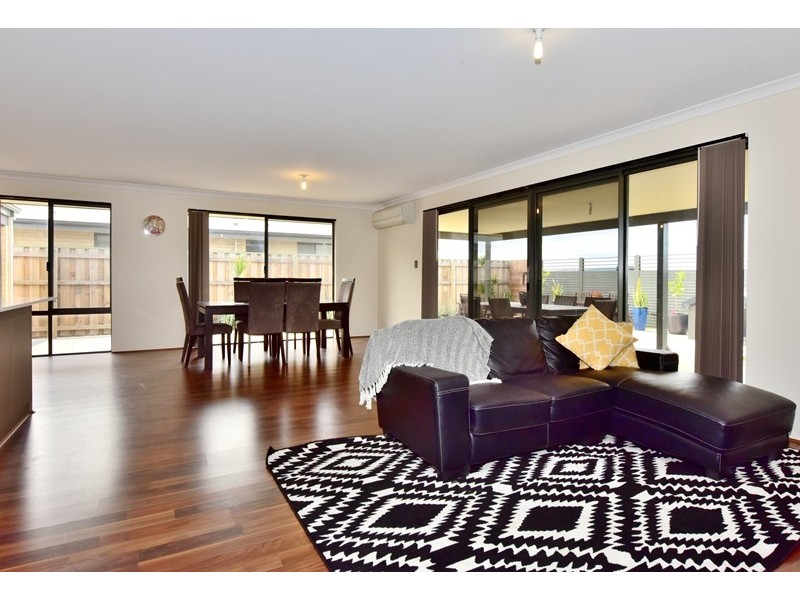 21 Tully Parade, Ellenbrook WA 6069