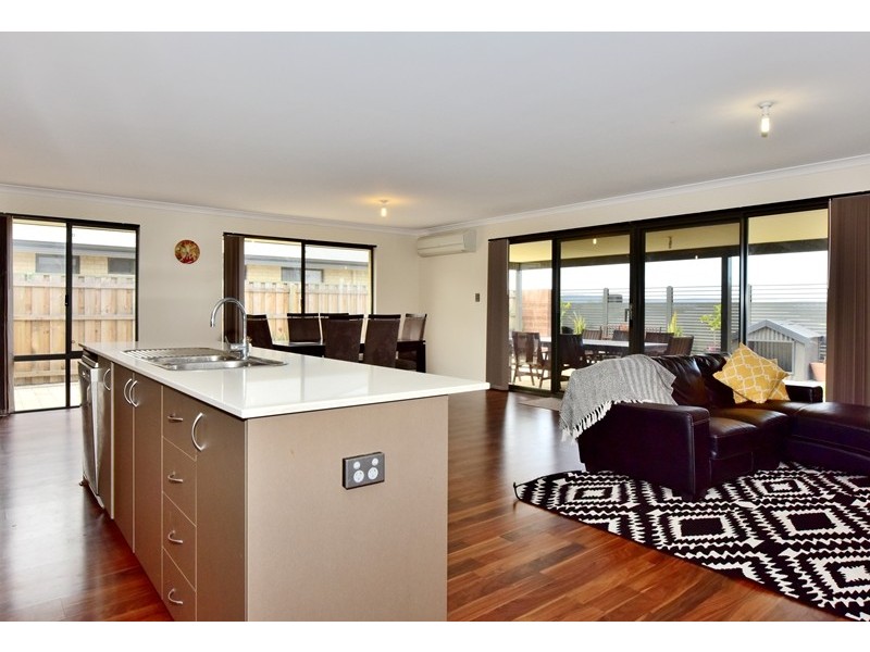 21 Tully Parade, Ellenbrook WA 6069