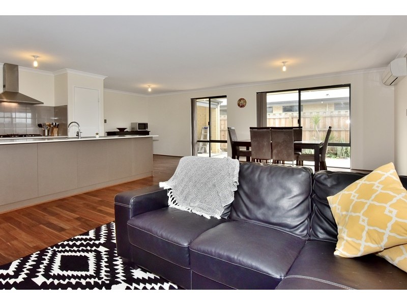 21 Tully Parade, Ellenbrook WA 6069