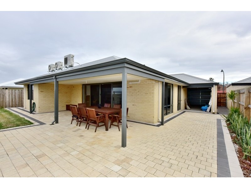 21 Tully Parade, Ellenbrook WA 6069