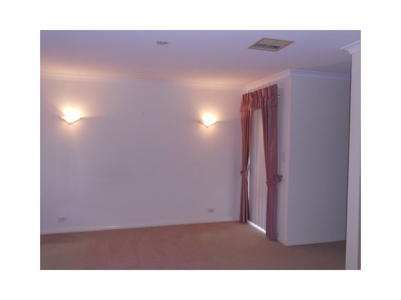 4 Maplewood Green, Ellenbrook WA 6069
