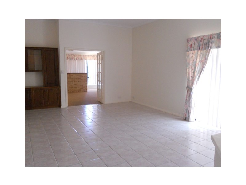 4 Maplewood Green, Ellenbrook WA 6069