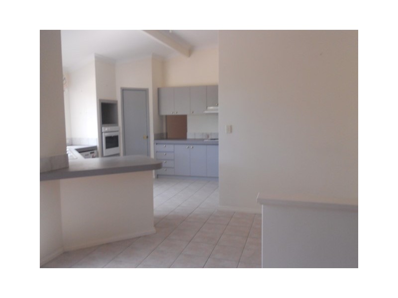 4 Maplewood Green, Ellenbrook WA 6069