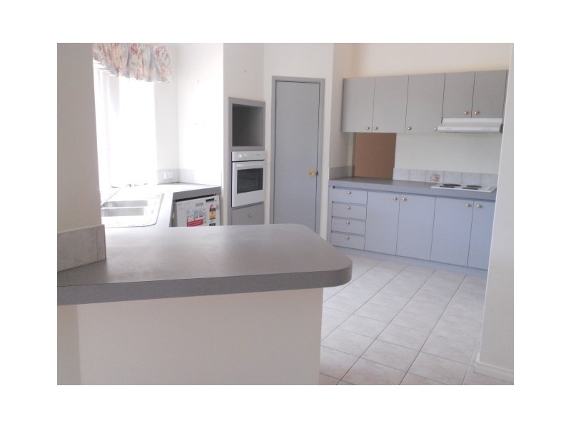 4 Maplewood Green, Ellenbrook WA 6069