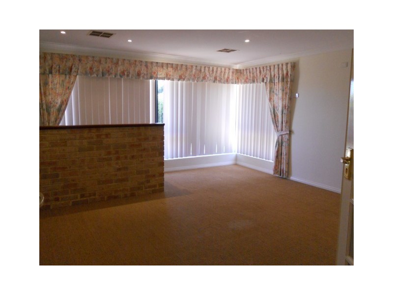 4 Maplewood Green, Ellenbrook WA 6069