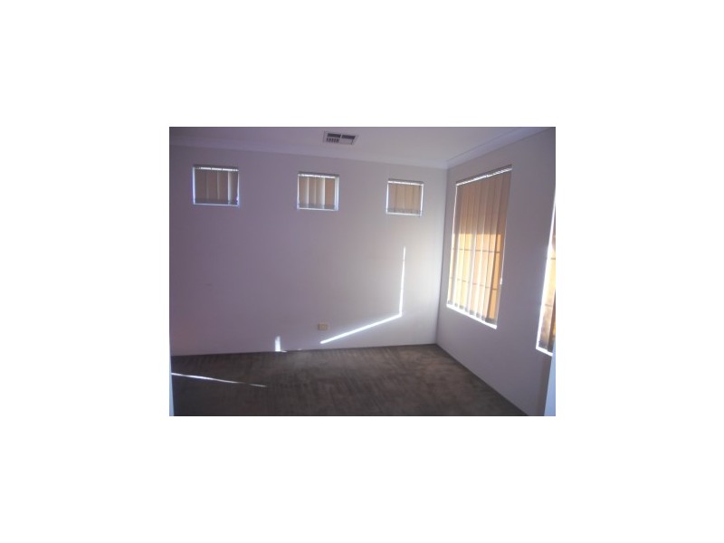 16 Halpin Circle, Ellenbrook WA 6069