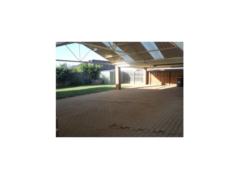 16 Halpin Circle, Ellenbrook WA 6069