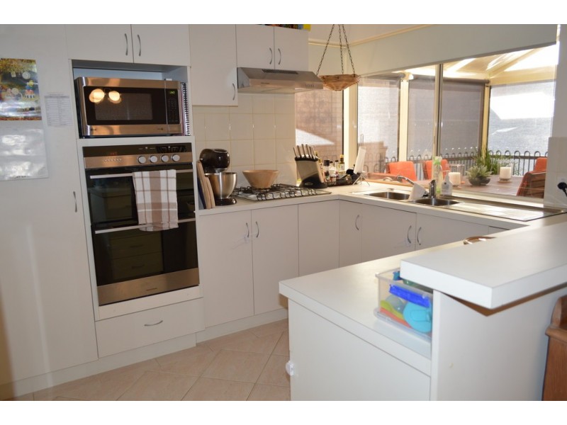 15 Ellen Brook Drive, The Vines WA 6069